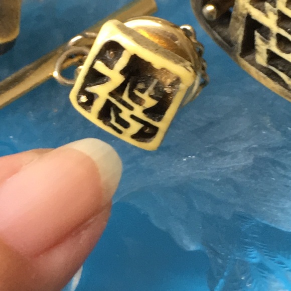 🖤SWANK vintage Chinese letter design cufflinks n lapel pin set - Picture 4 of 13